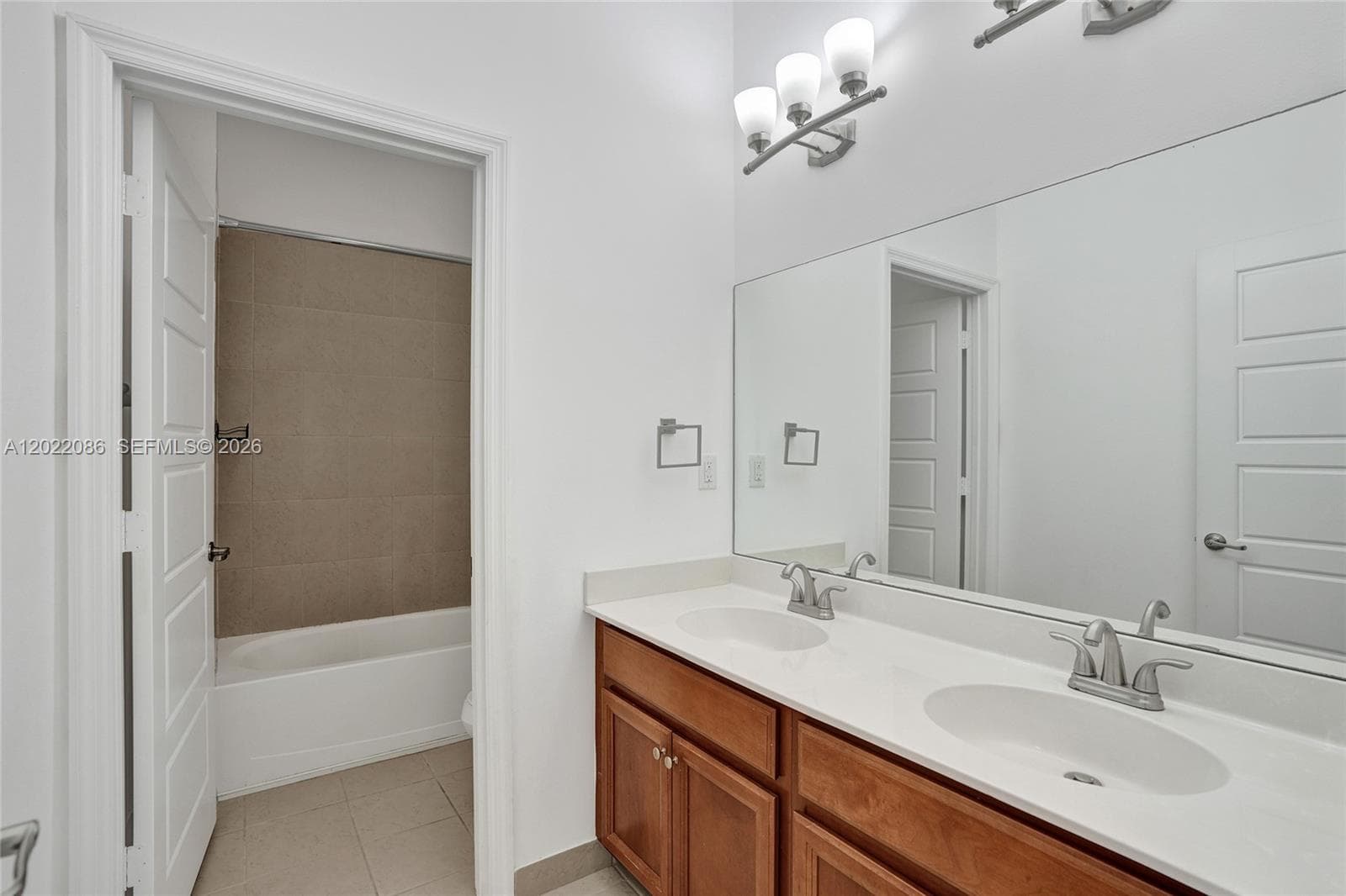 643 NE 191st Ter, Miami FL 33179 — 33