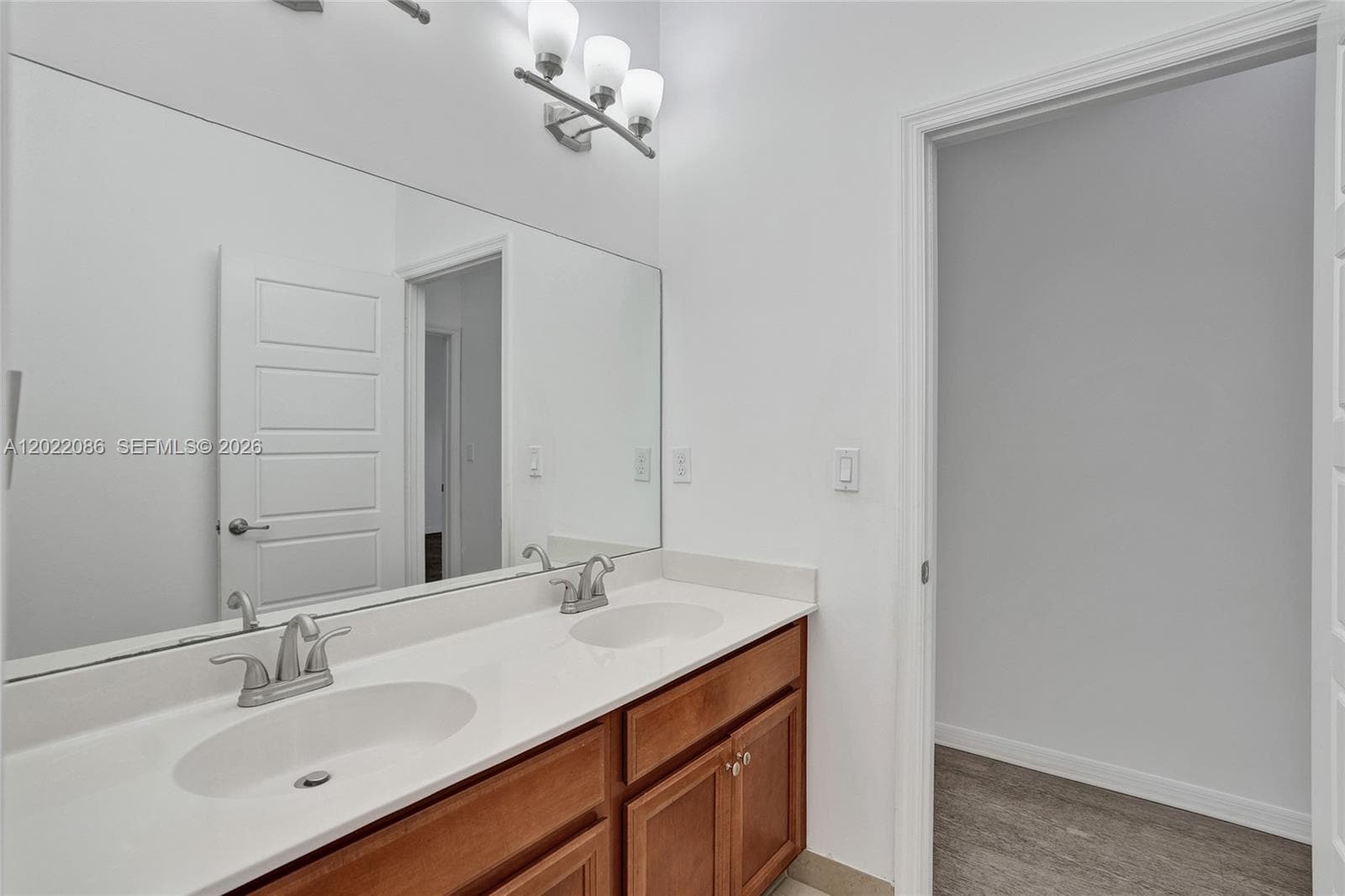 643 NE 191st Ter, Miami FL 33179 — 35