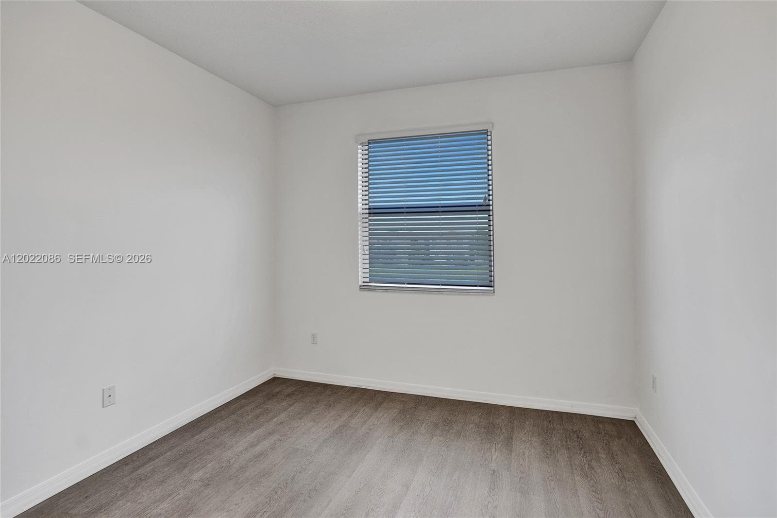 643 NE 191st Ter, Miami FL 33179 — 39