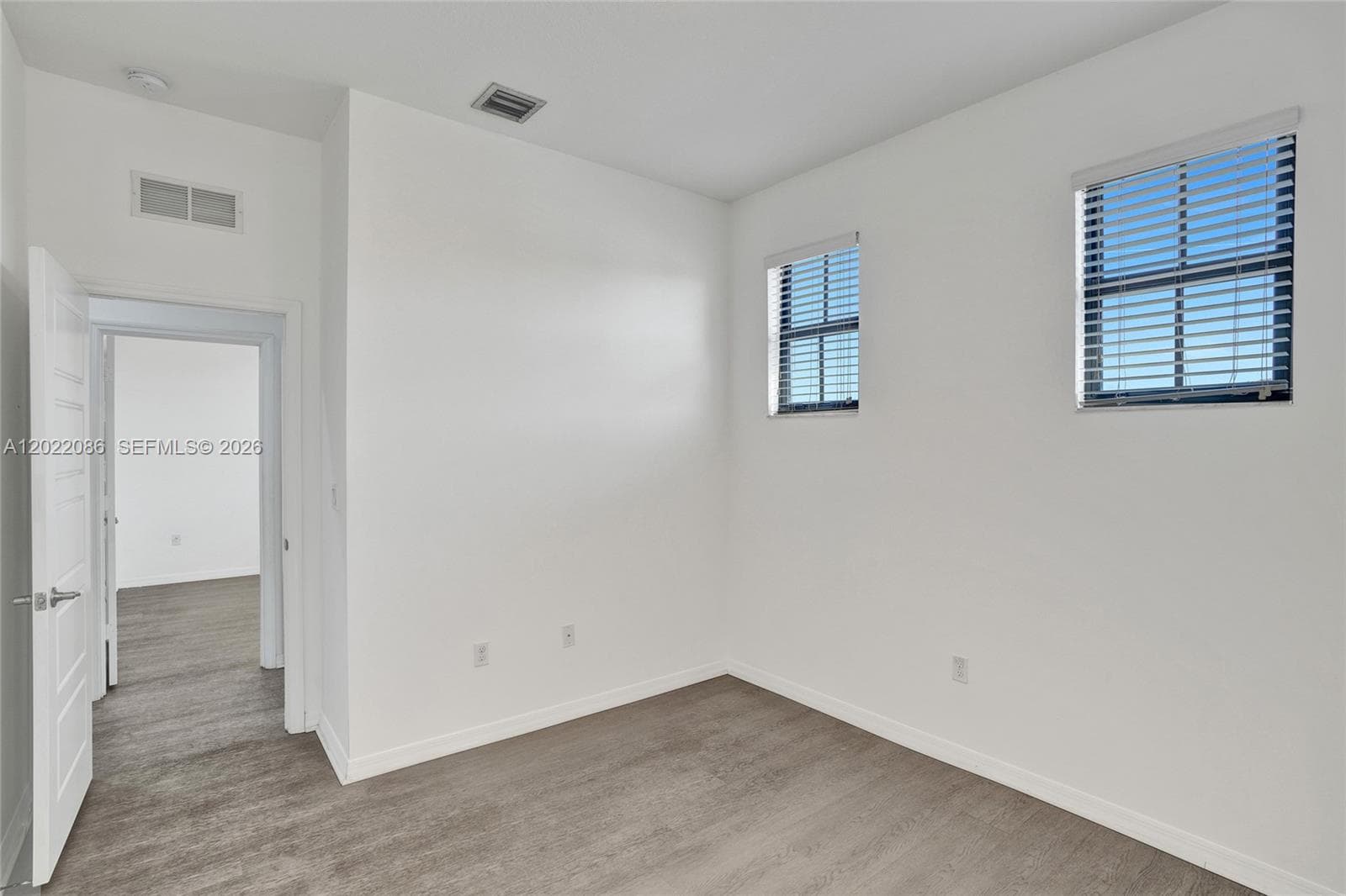 643 NE 191st Ter, Miami FL 33179 — 25
