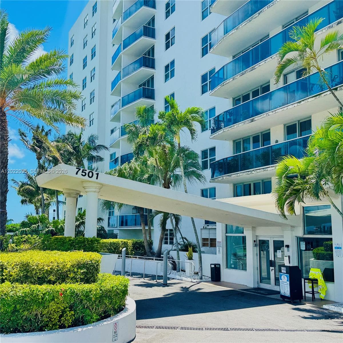 7501 E Treasure Dr # 7R, North Bay Village FL 33141 — 2