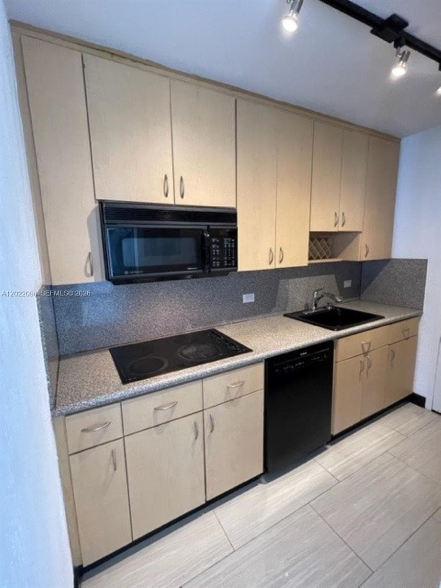 5313 Collins Ave # 1004, Miami Beach FL 33140 — 2