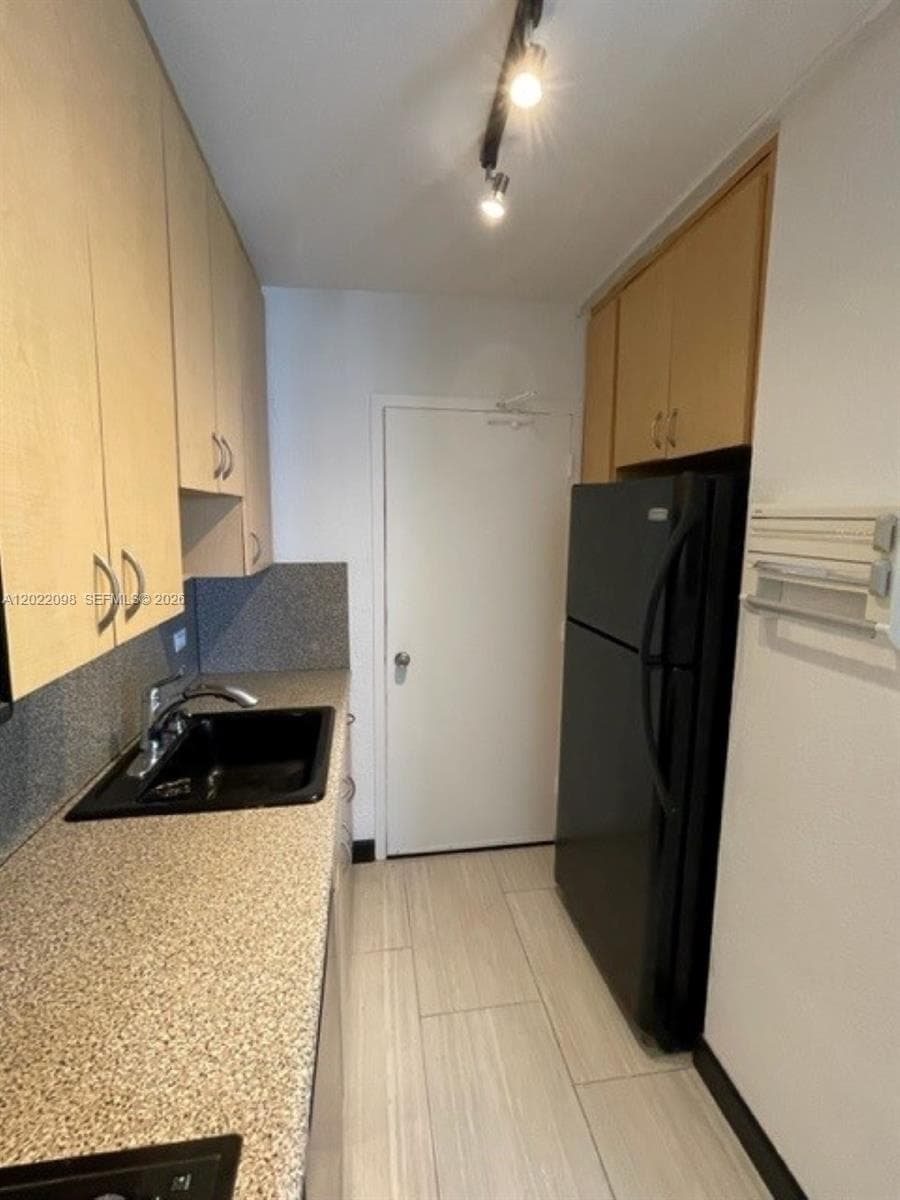 5313 Collins Ave # 1004, Miami Beach FL 33140 — 6