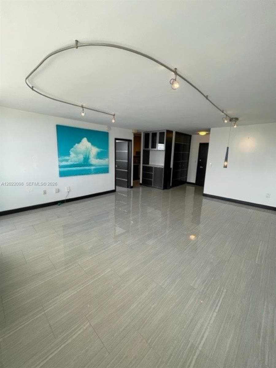 5313 Collins Ave # 1004, Miami Beach FL 33140 — 5