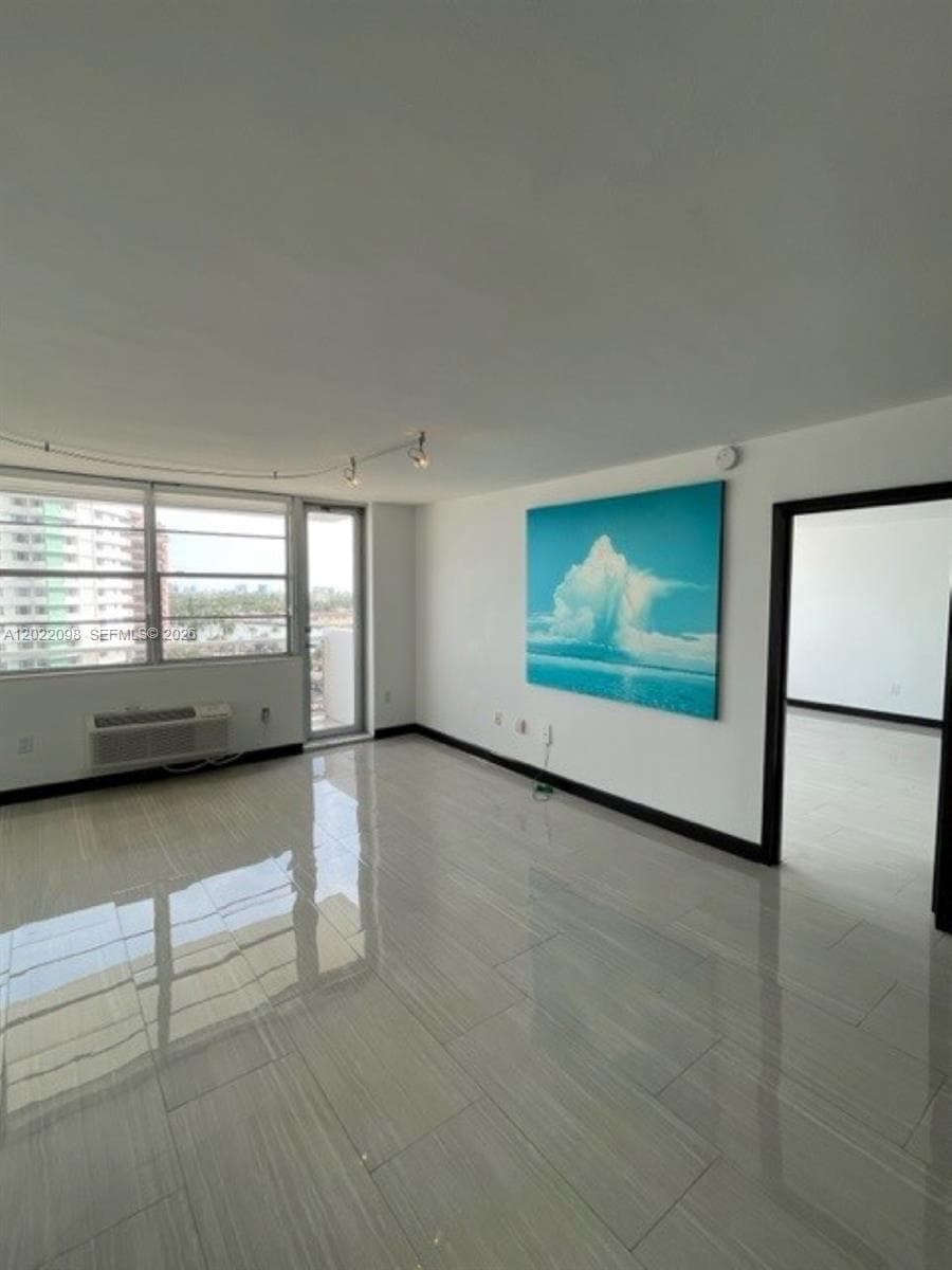 5313 Collins Ave # 1004, Miami Beach FL 33140 — 4