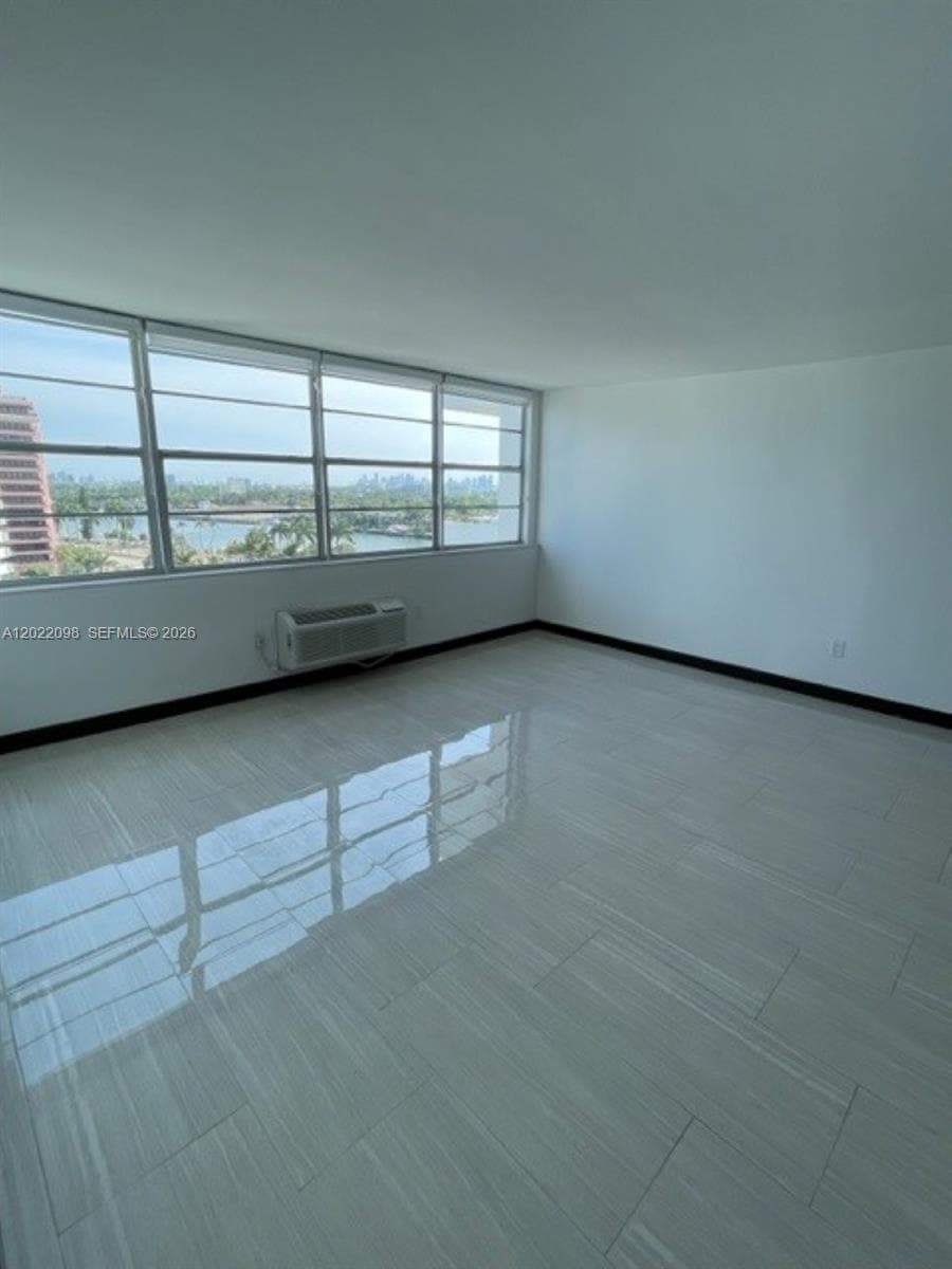 5313 Collins Ave # 1004, Miami Beach FL 33140 — 8