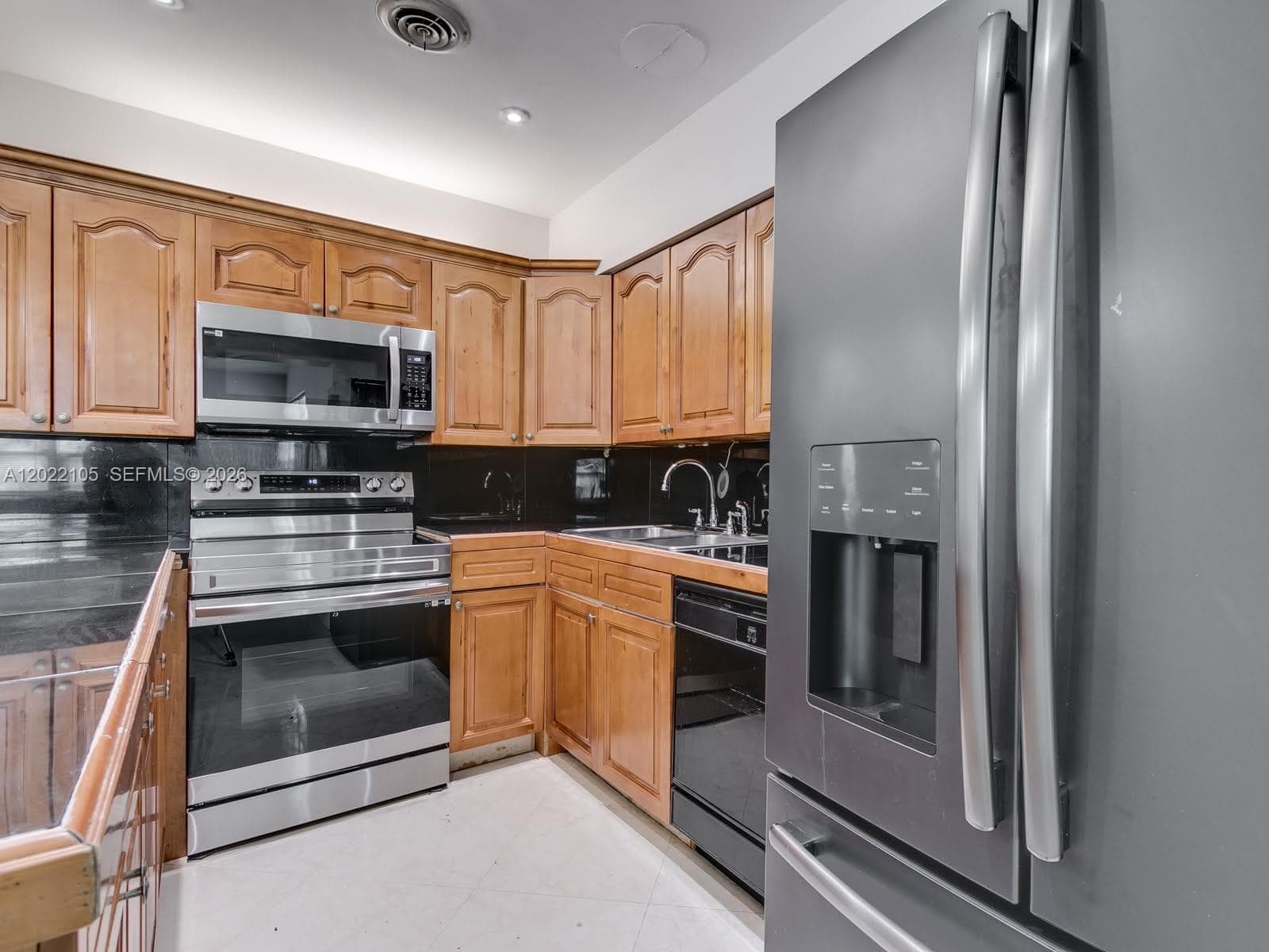 870 NE 182nd St, North Miami Beach FL 33162 — 6