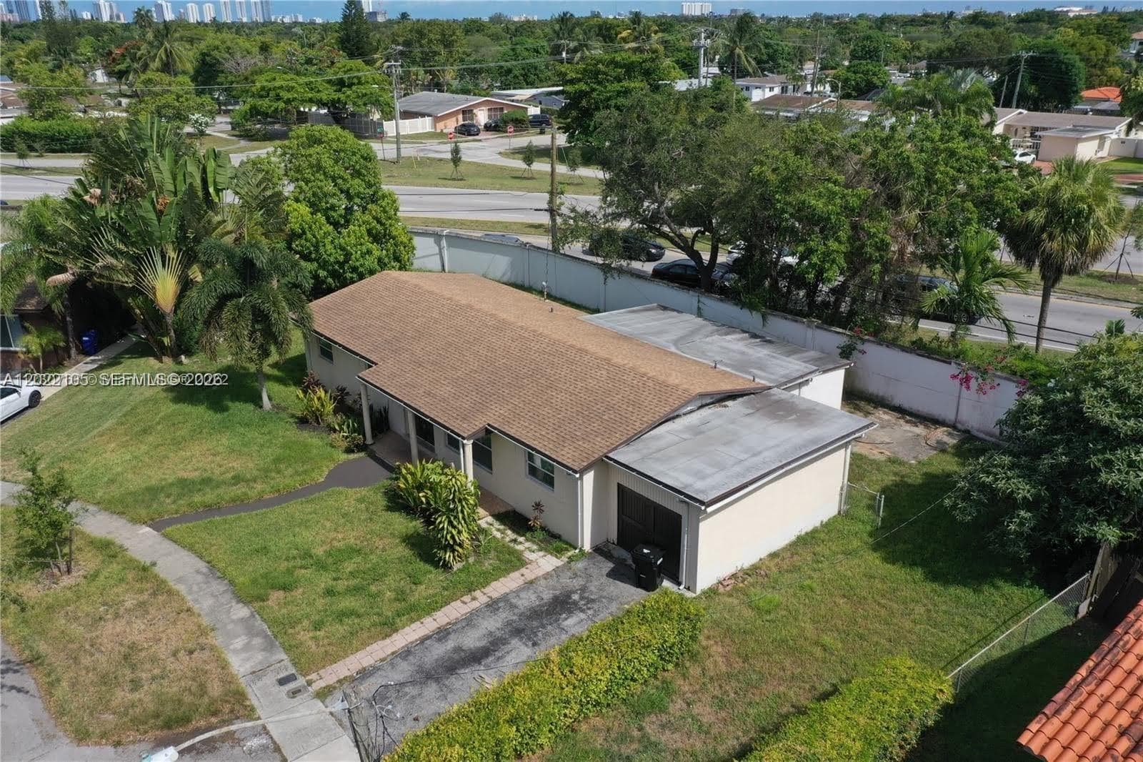 870 NE 182nd St, North Miami Beach FL 33162 — 52