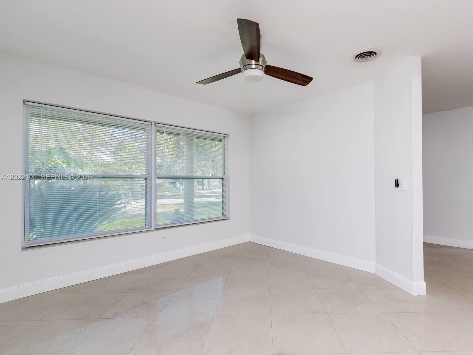 870 NE 182nd St, North Miami Beach FL 33162 — 13