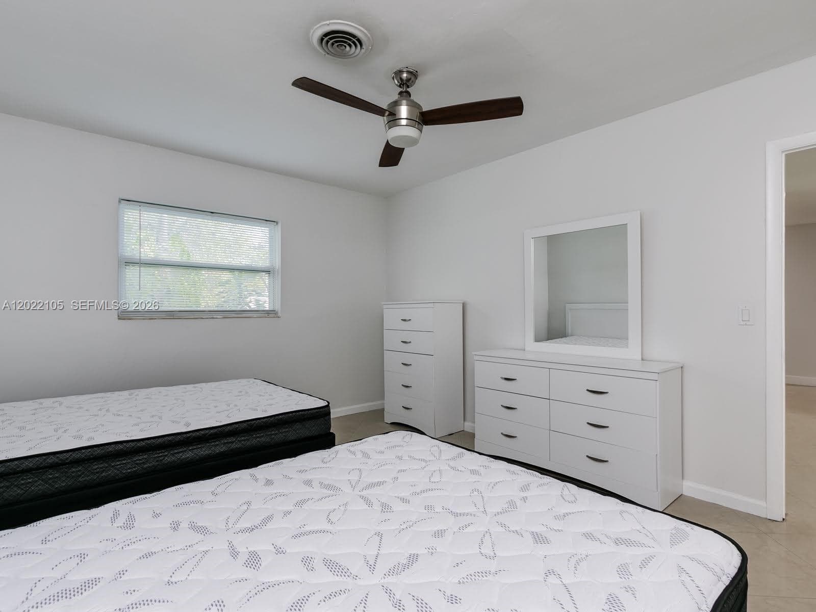 870 NE 182nd St, North Miami Beach FL 33162 — 28