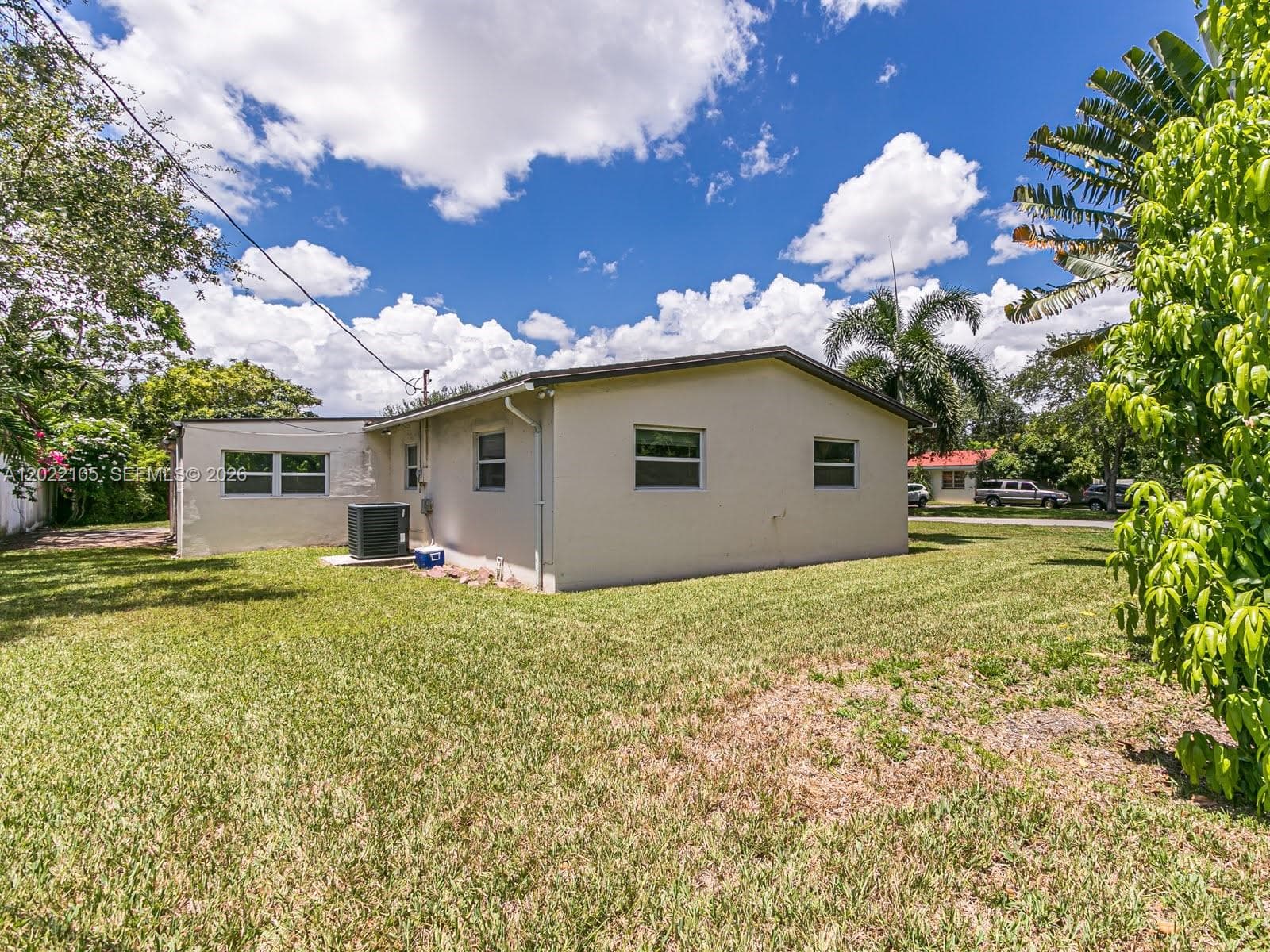 870 NE 182nd St, North Miami Beach FL 33162 — 5