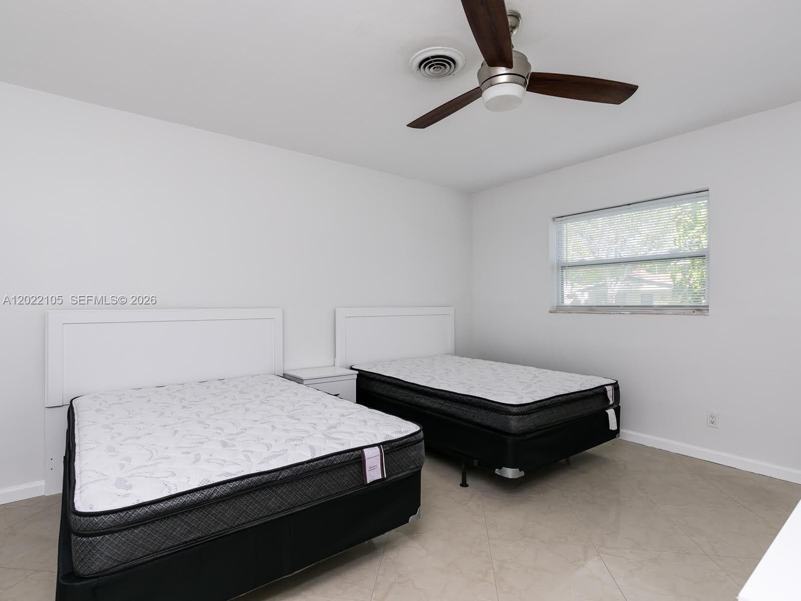 870 NE 182nd St, North Miami Beach FL 33162 — 30