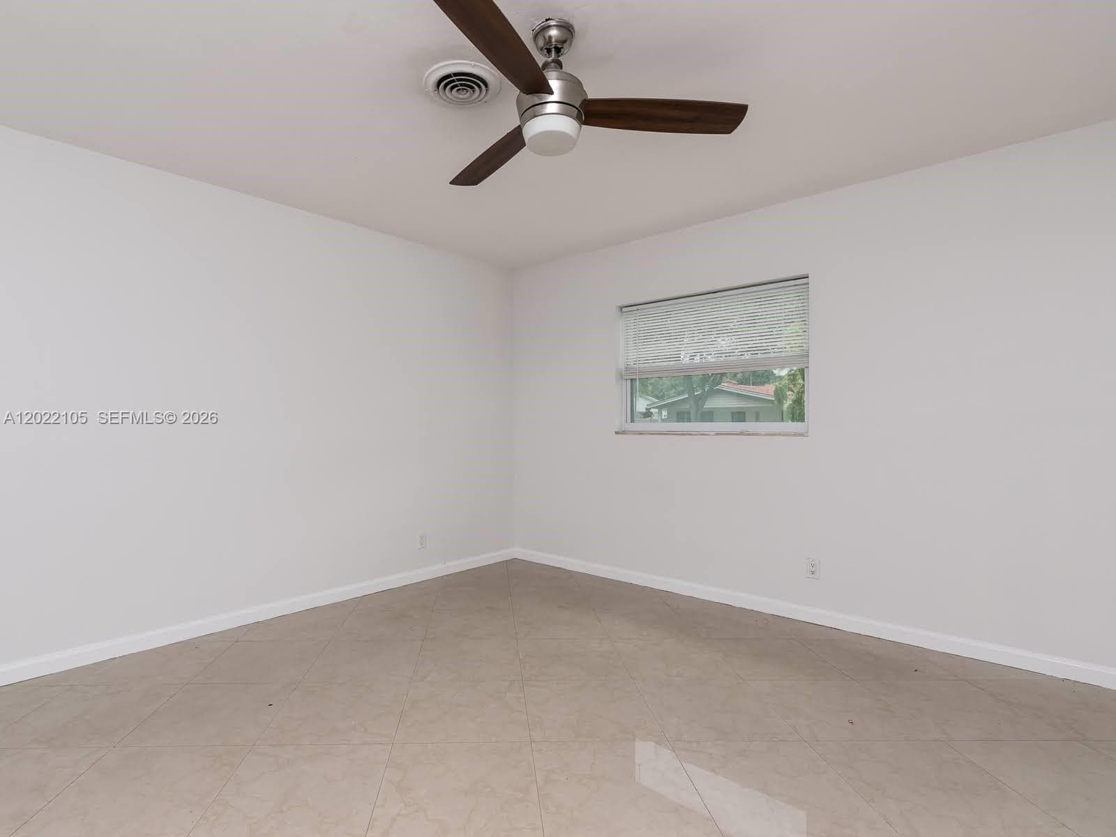 870 NE 182nd St, North Miami Beach FL 33162 — 34