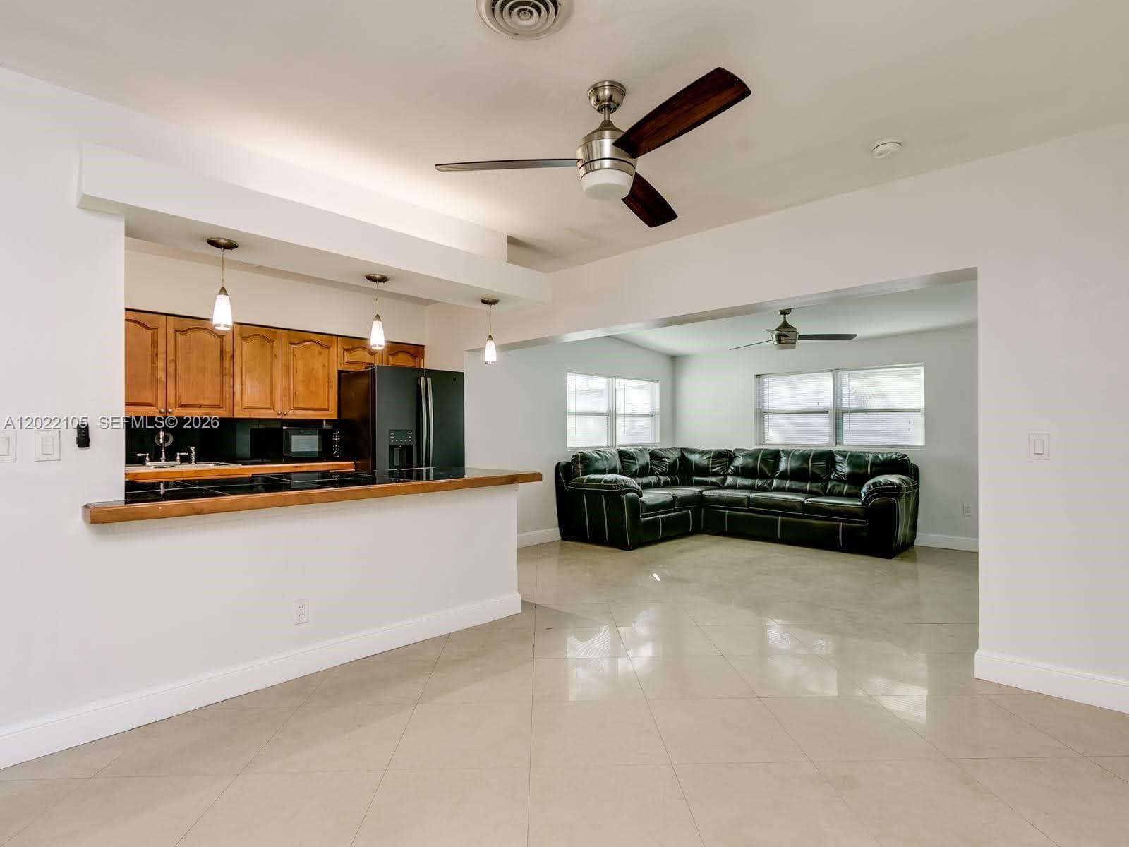 870 NE 182nd St, North Miami Beach FL 33162 — 10