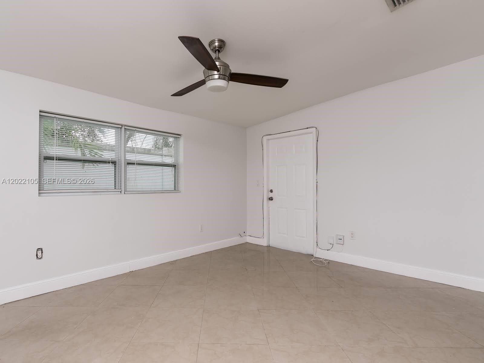 870 NE 182nd St, North Miami Beach FL 33162 — 33