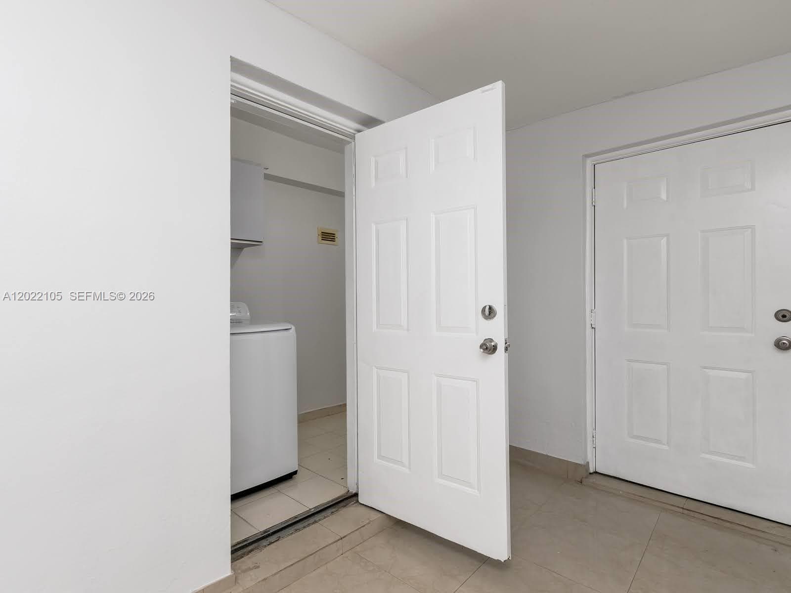 870 NE 182nd St, North Miami Beach FL 33162 — 40