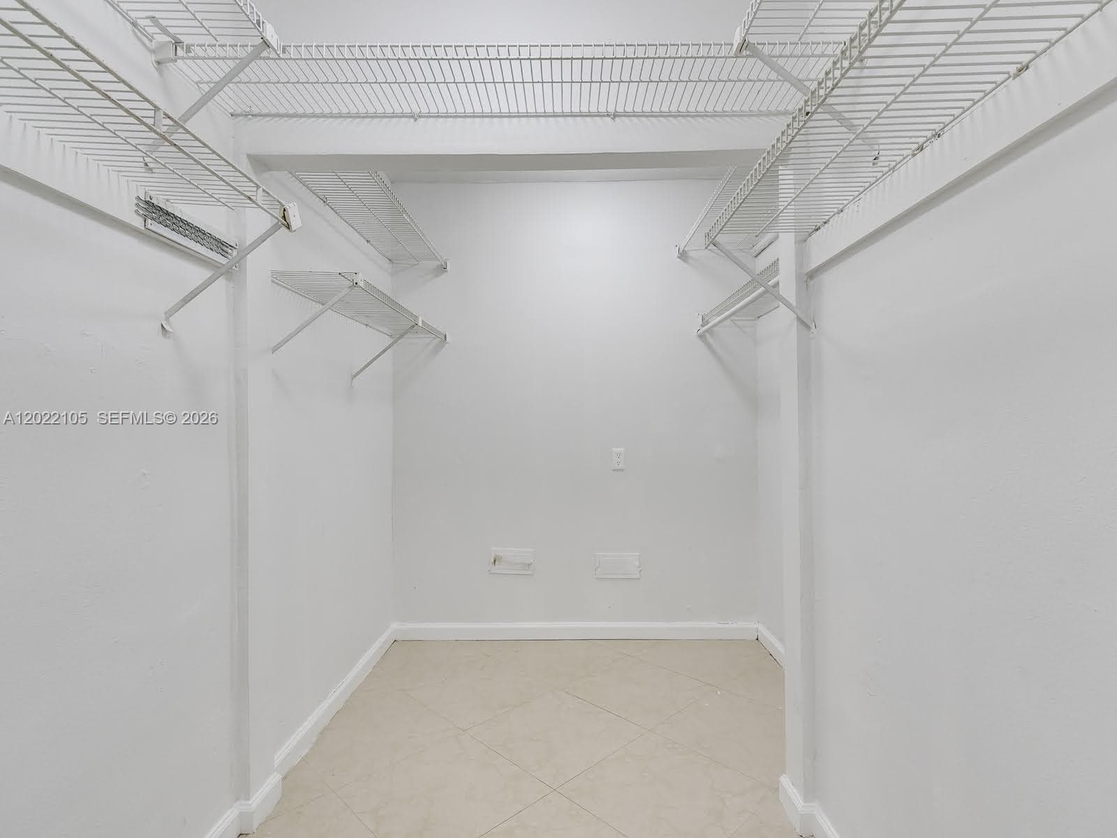 870 NE 182nd St, North Miami Beach FL 33162 — 39