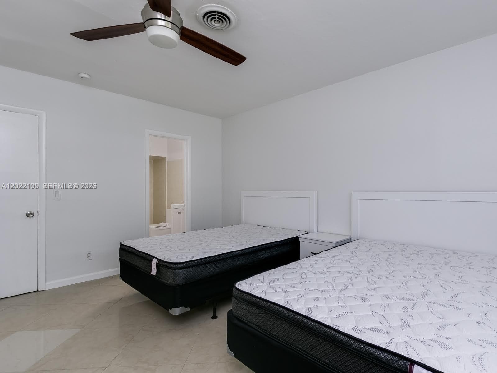 870 NE 182nd St, North Miami Beach FL 33162 — 29
