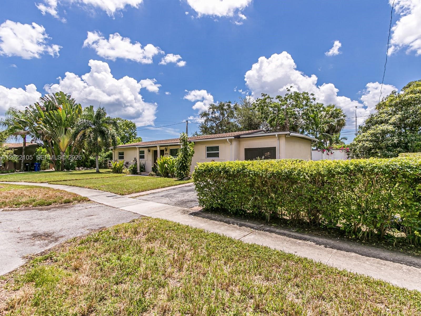 870 NE 182nd St, North Miami Beach FL 33162 — 4