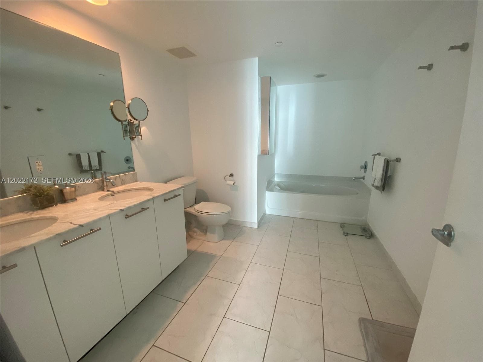 950 Brickell Bay Dr # 2206, Miami FL 33131 — 10