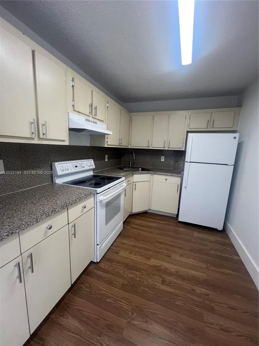 6141 W 22nd Ct # 202, Hialeah FL 33016 — 2
