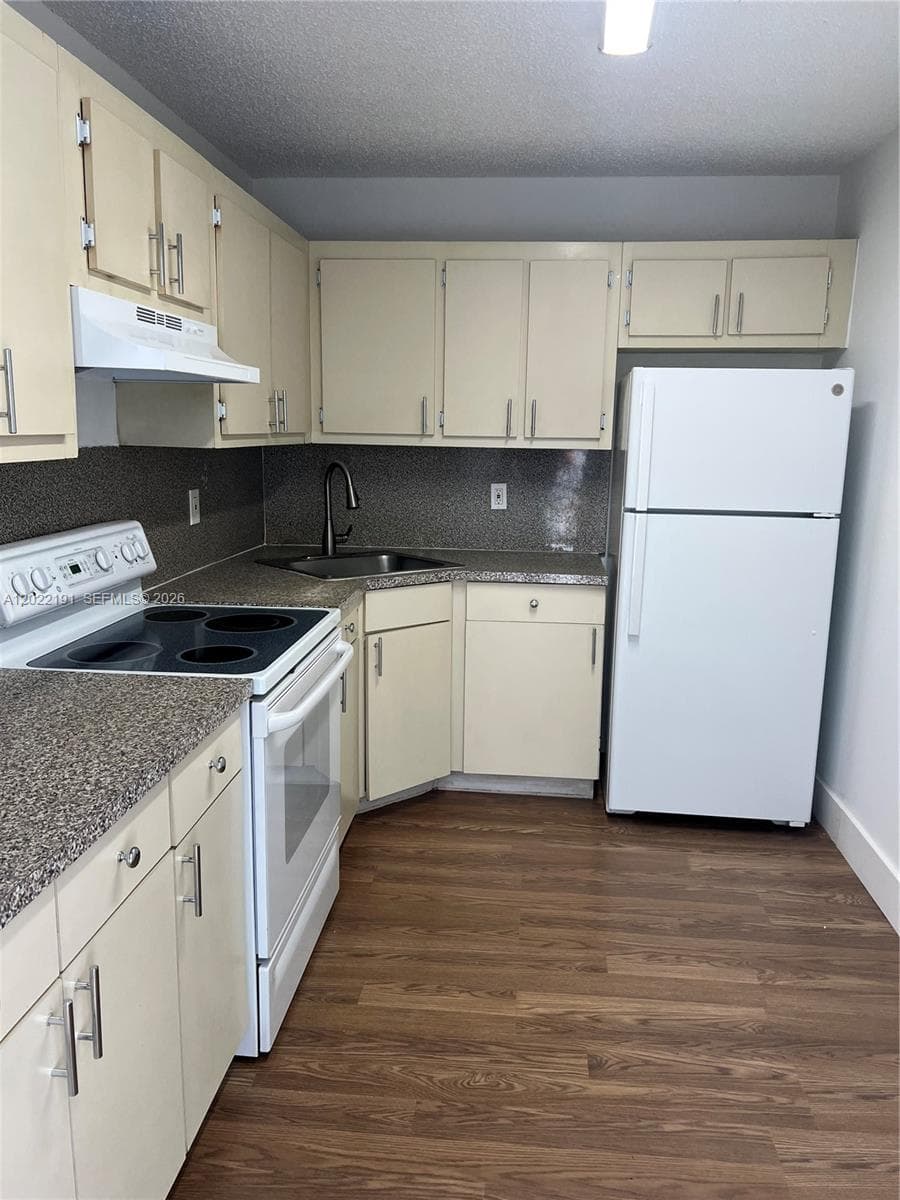 6141 W 22nd Ct # 202, Hialeah FL 33016 — 3