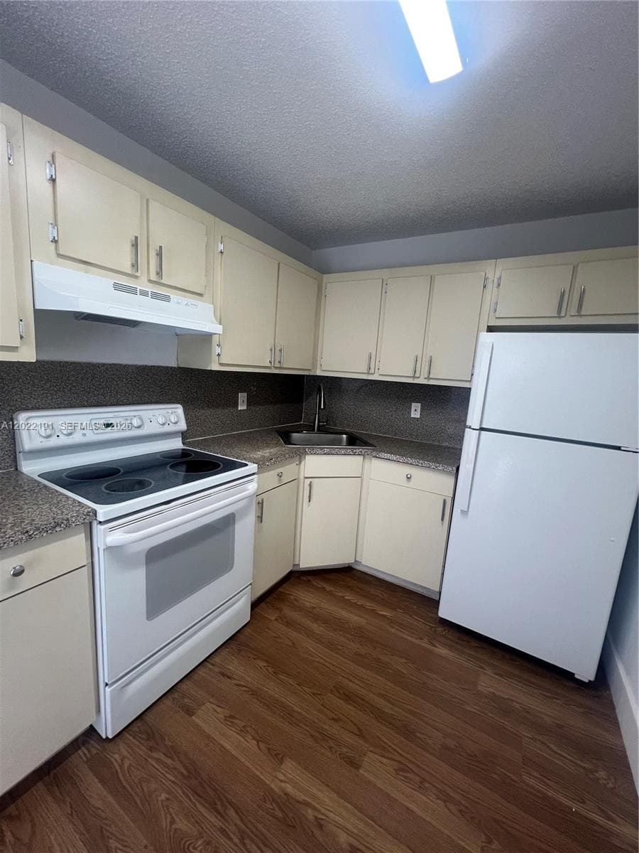 6141 W 22nd Ct # 202, Hialeah FL 33016 — 1