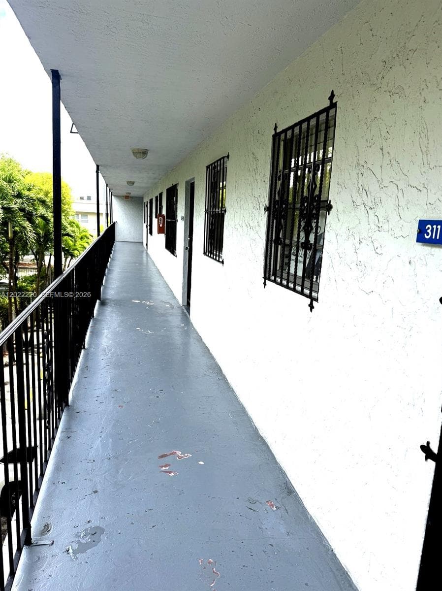 1635 W 44th Pl # 311, Hialeah FL 33012 — 23