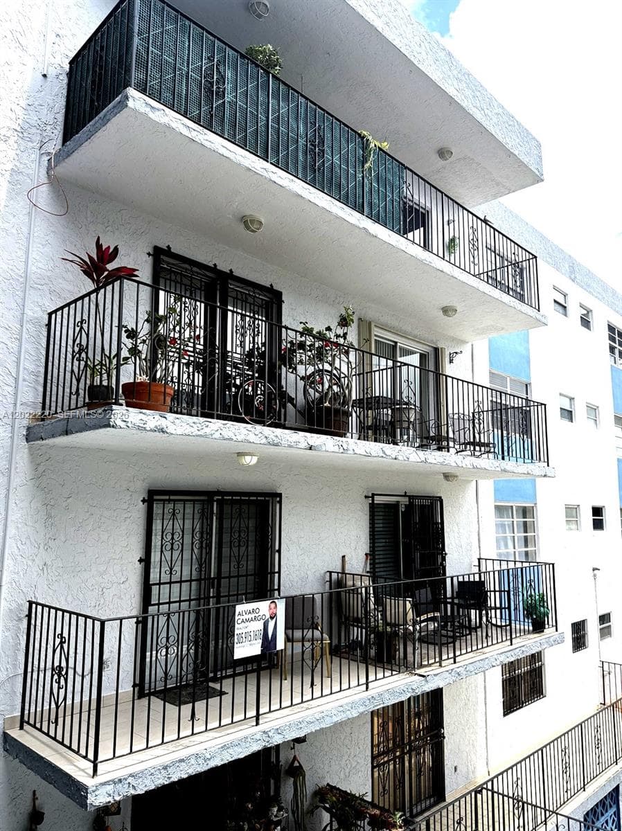 1635 W 44th Pl # 311, Hialeah FL 33012 — 17