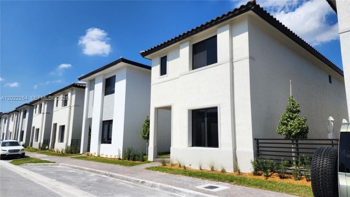 8119 NW 42nd St # 8119, Doral FL 33166 — 2