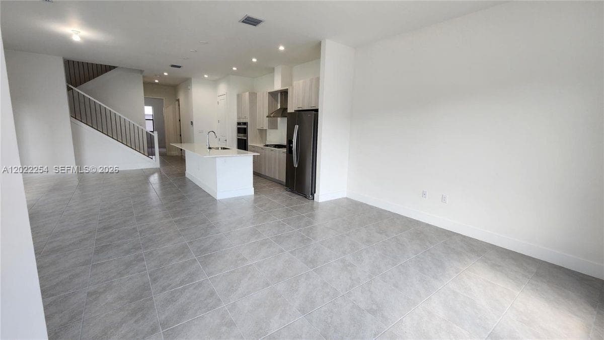 8119 NW 42nd St # 8119, Doral FL 33166 — 7