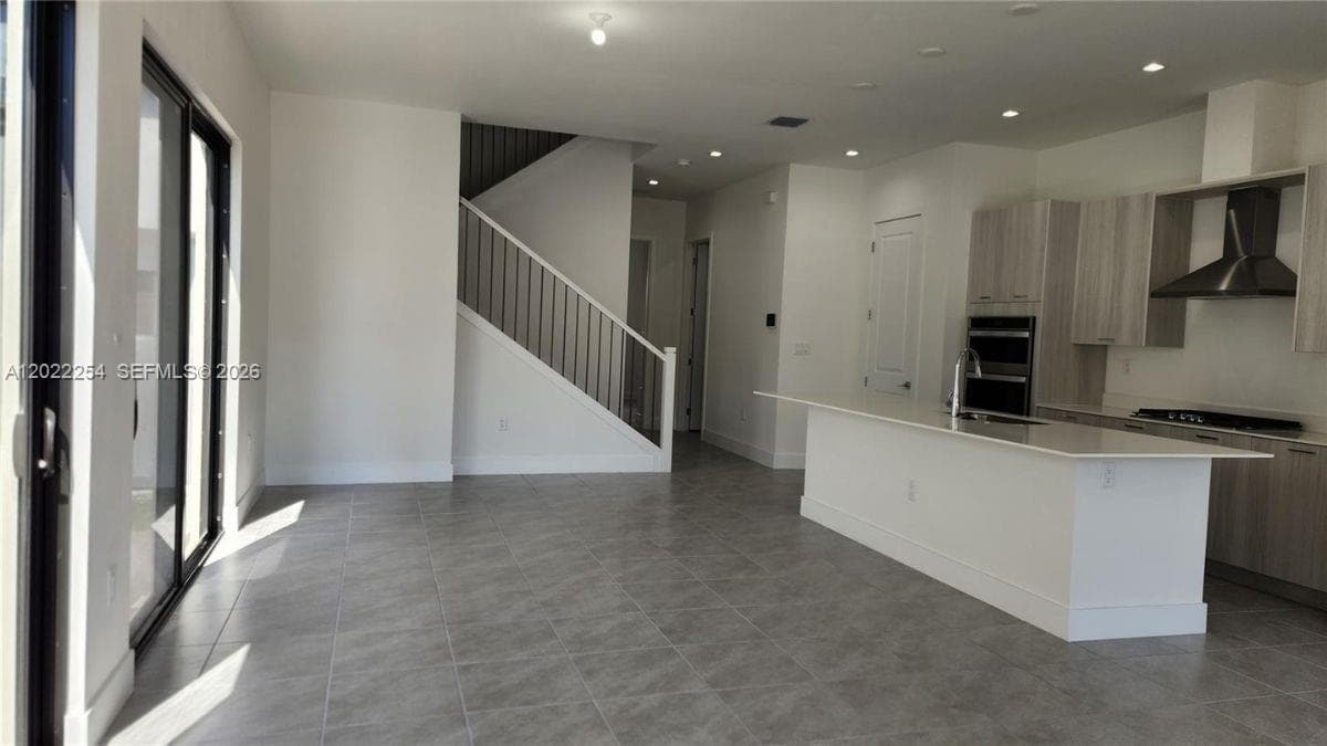 8119 NW 42nd St # 8119, Doral FL 33166 — 5