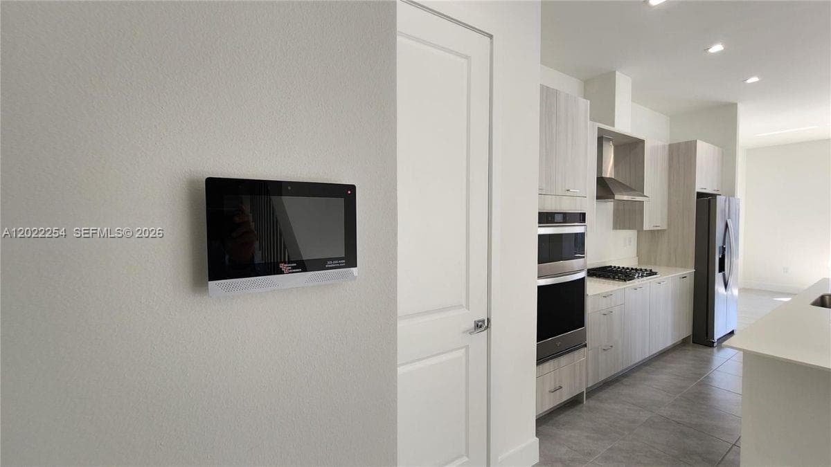 8119 NW 42nd St # 8119, Doral FL 33166 — 10