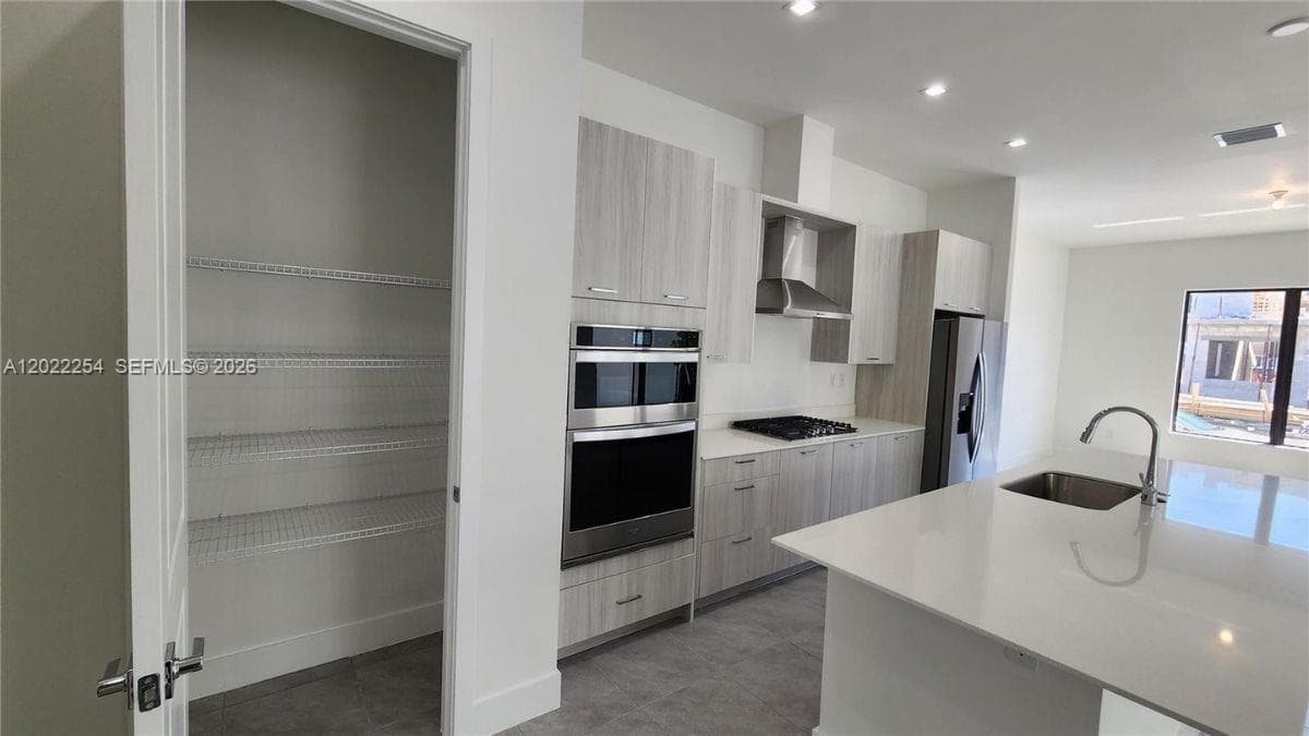 8119 NW 42nd St # 8119, Doral FL 33166 — 11
