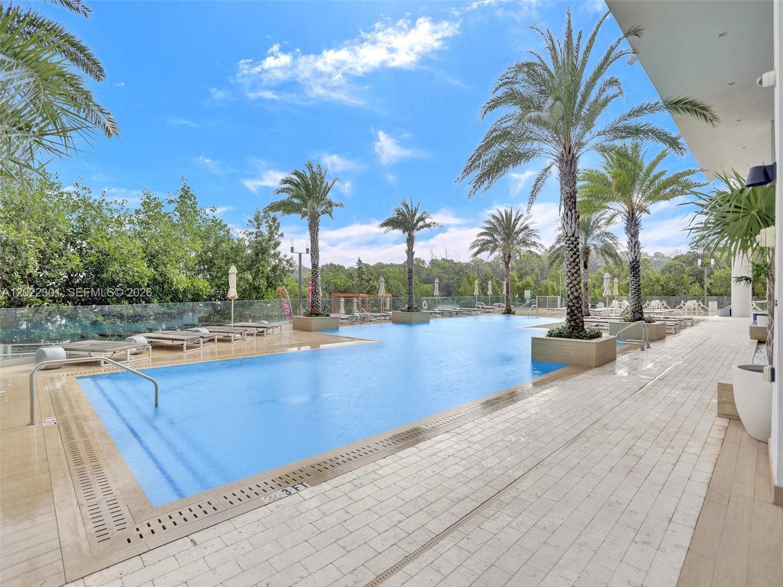 16385 N Biscayne Blvd # 403, North Miami Beach FL 33160 — 1