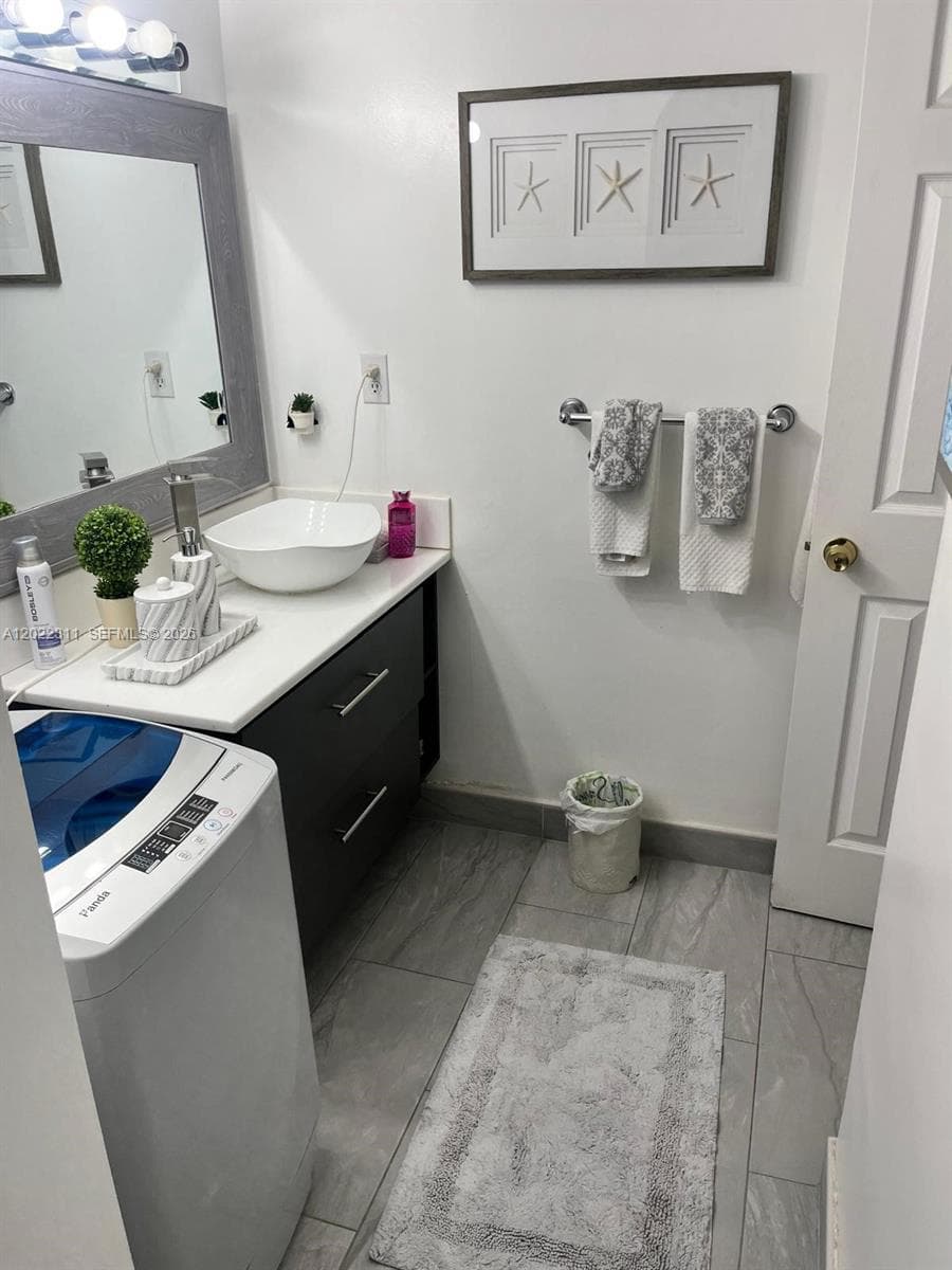 18555 NE 14th Ave # 702A, Miami FL 33179 — 27