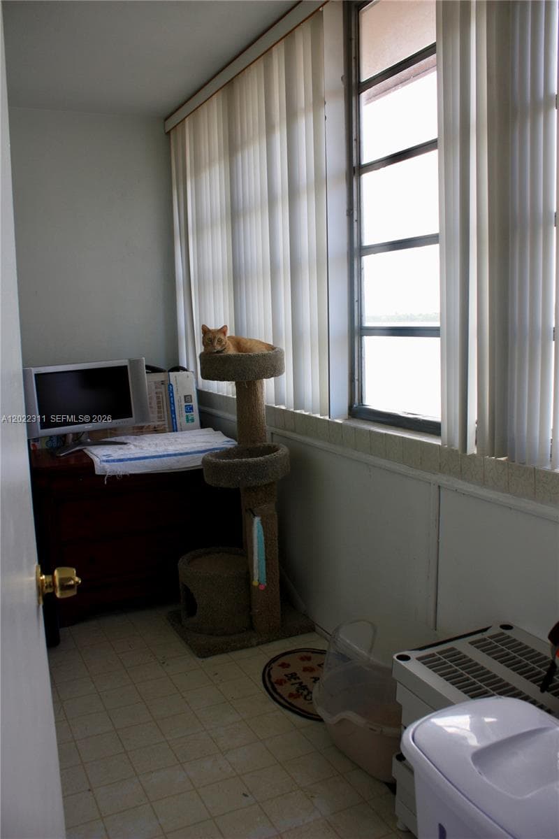 18555 NE 14th Ave # 702A, Miami FL 33179 — 9