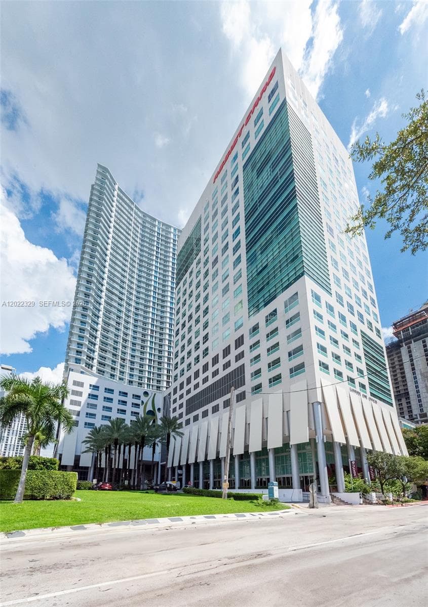 185 SW 7th St # 4201, Miami FL 33130 — 1