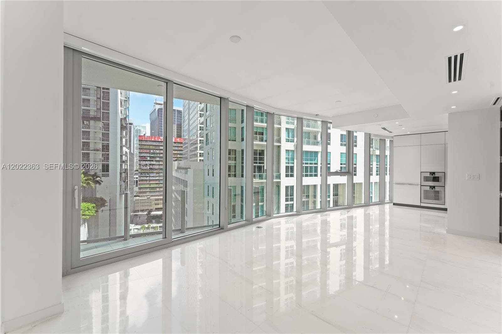 300 Biscayne Blvd Way # 1406, Miami FL 33131 — 1