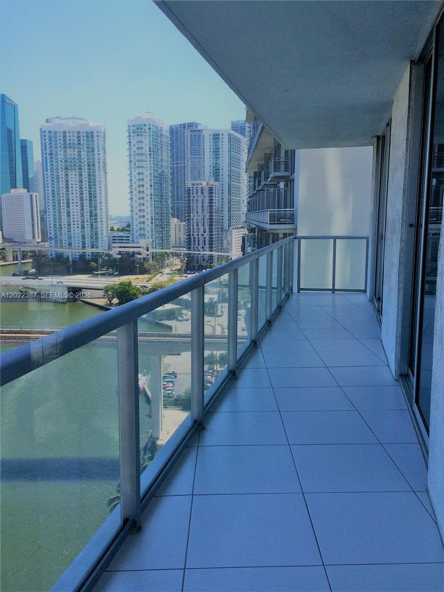 185 SW 7th St # 1611, Miami FL 33130 — 18