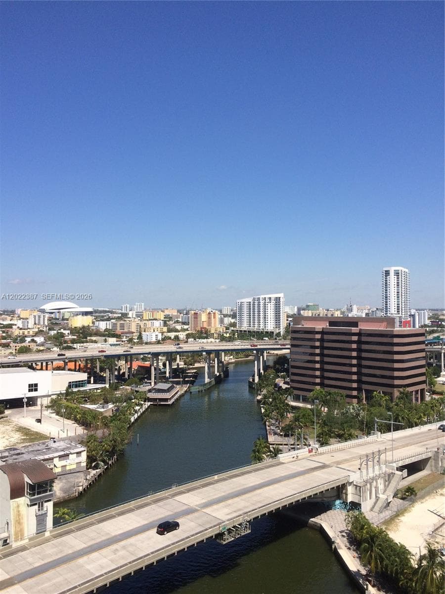 185 SW 7th St # 1611, Miami FL 33130 — 15