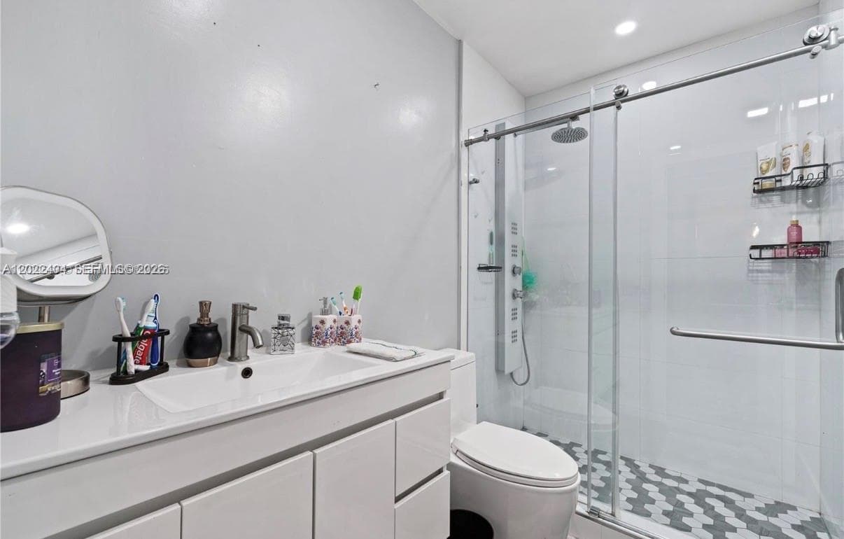 6125 W 20th Ave # 302, Hialeah FL 33012 — 6