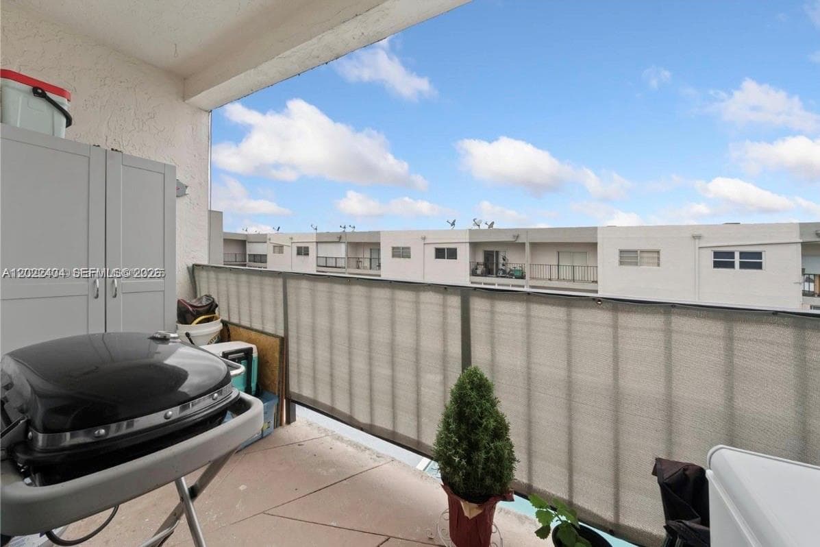 6125 W 20th Ave # 302, Hialeah FL 33012 — 8