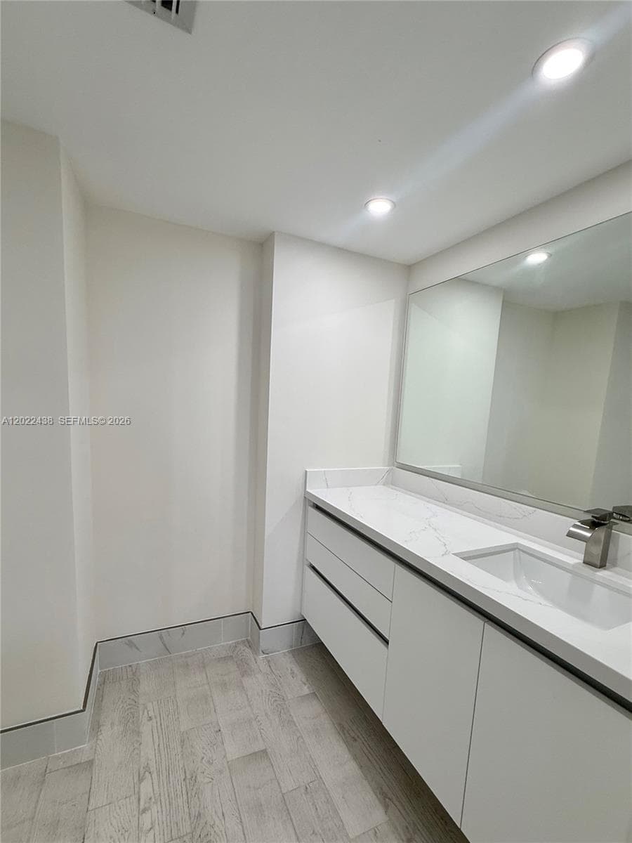 801 N Venetian Dr # 408, Miami FL 33139 — 20