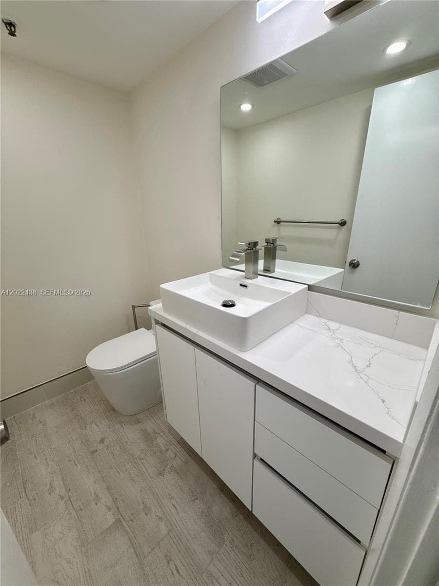 801 N Venetian Dr # 408, Miami FL 33139 — 15