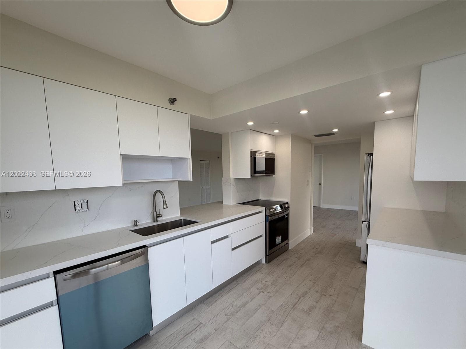 801 N Venetian Dr # 408, Miami FL 33139 — 11