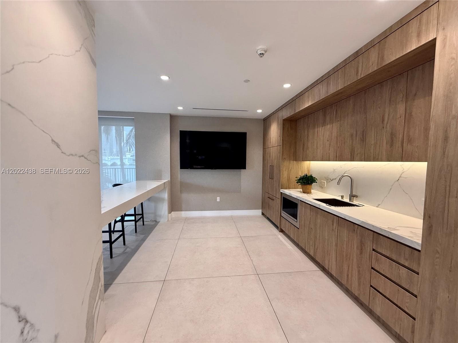 801 N Venetian Dr # 408, Miami FL 33139 — 40