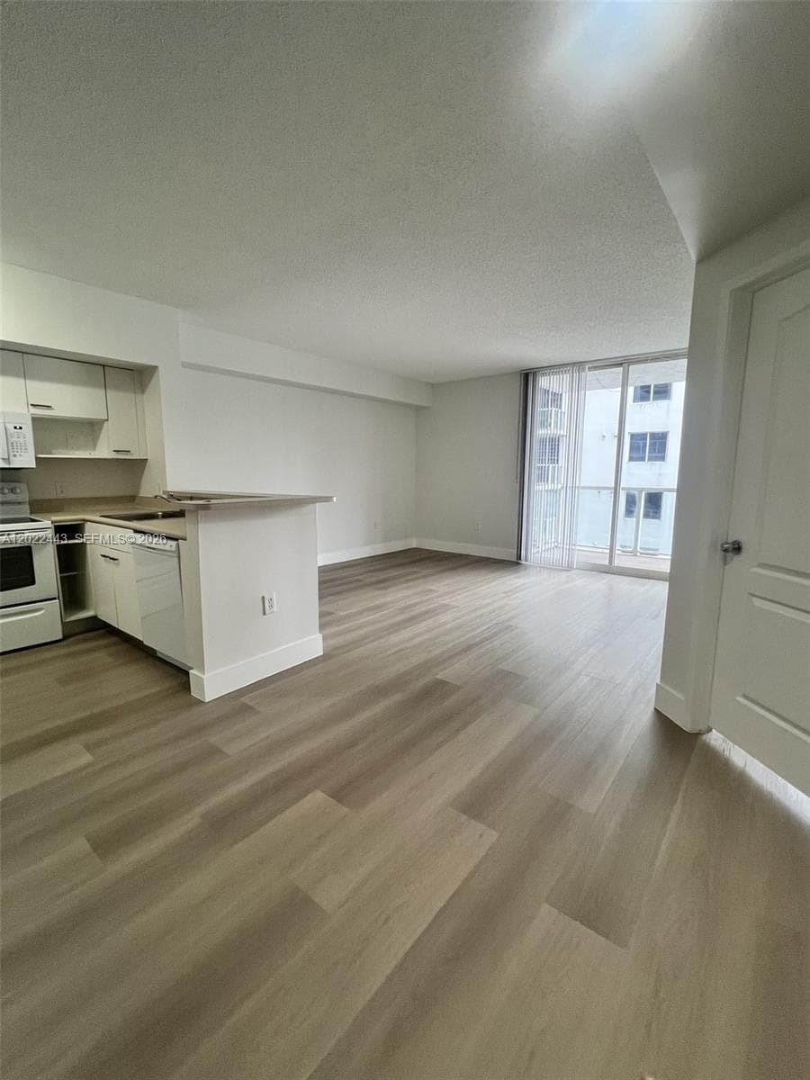 5085 NW 7th St # 503, Miami FL 33126 — 3