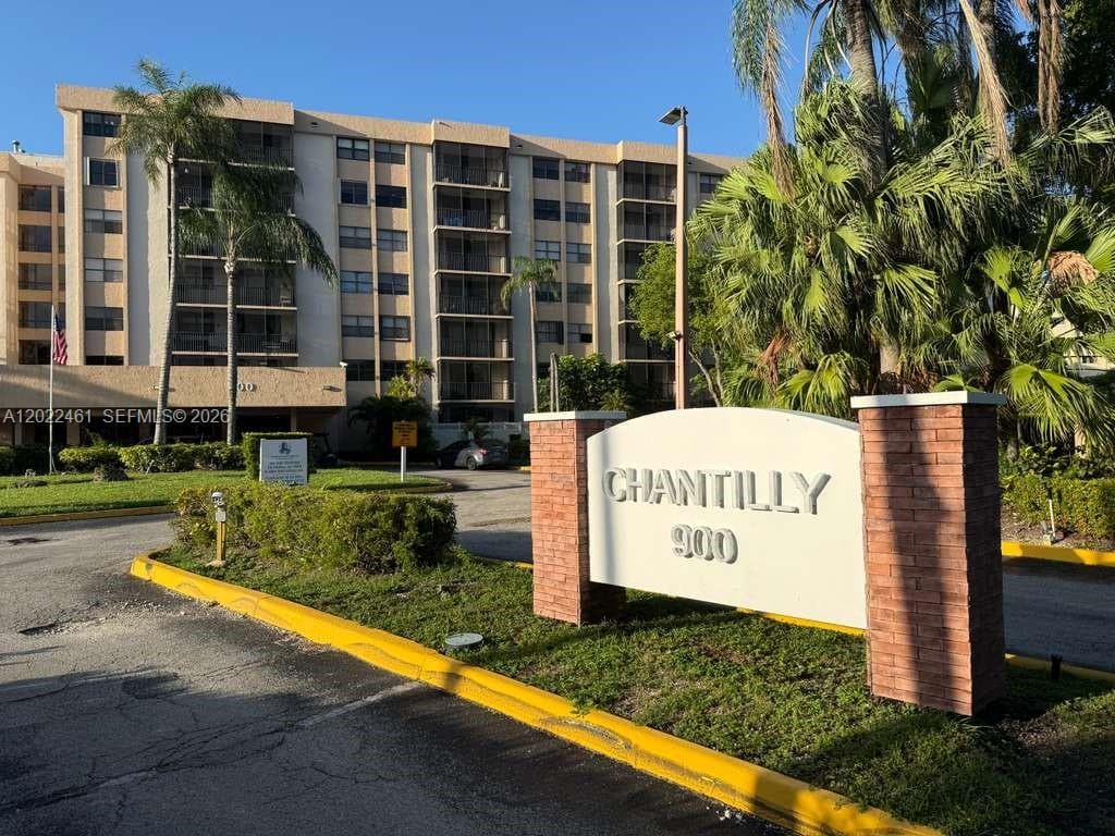 900 NE 195th St # 618, Miami FL 33179 — 2