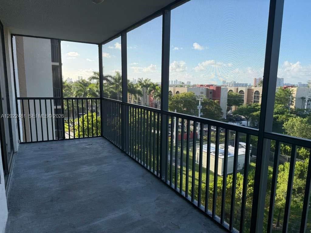 900 NE 195th St # 618, Miami FL 33179 — 17